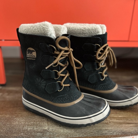 Sorel Snowboots - Picture 3 of 4